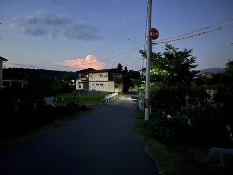 夜空に夕焼雲！？　～幻想的でステキな一枚。