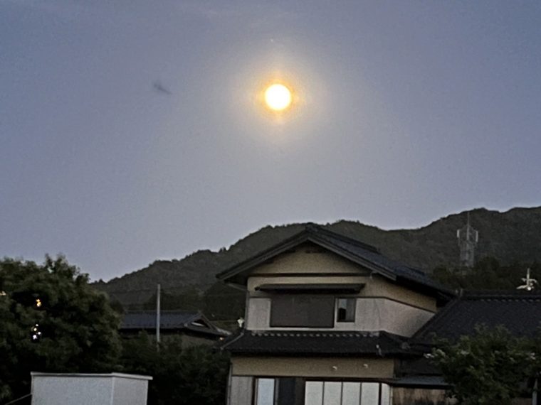 大迫力のお月様　～ストロベリームーン前日の夜空！