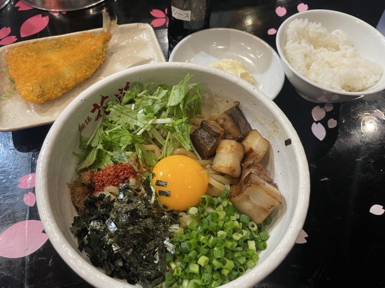 「麺場花道」の角切りチャーシューは最高！　～アジフライは何で食べる？