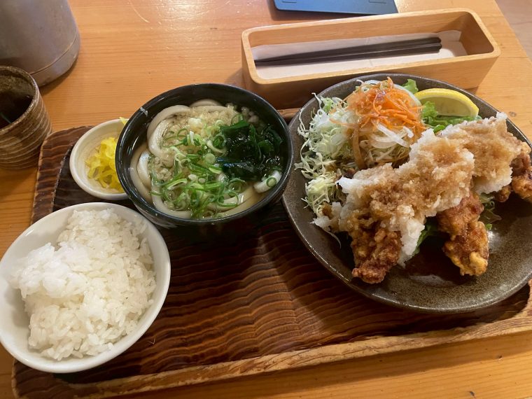 「かま濃」の唐揚げセットは味もボリュームも大満足！