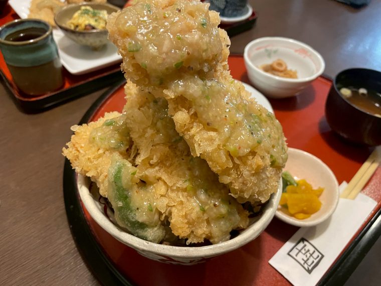 「ますき」の鶏の塩天丼は食べ応えハンパない！！