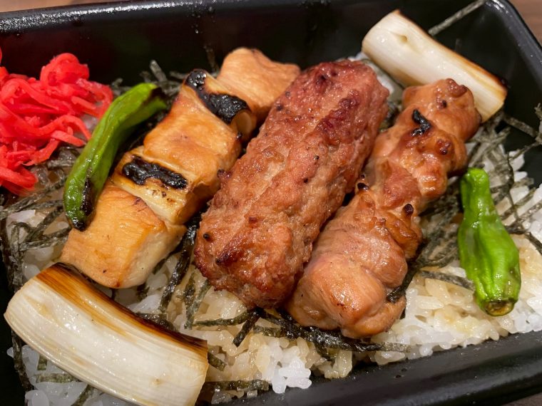 「とりやす」の焼き鳥丼弁当はやっぱり美味い！