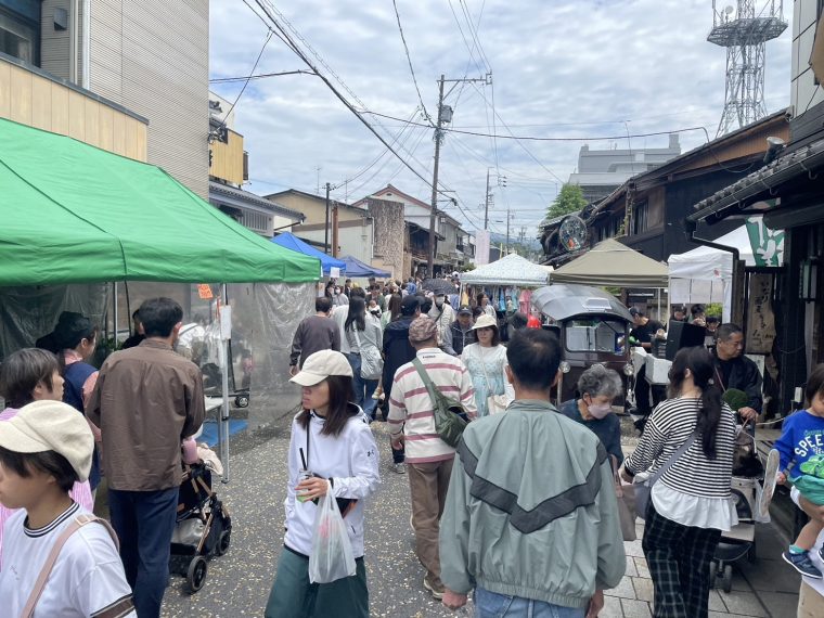 「わんにゃん道中膝栗毛」で中津川本町は大にぎわい