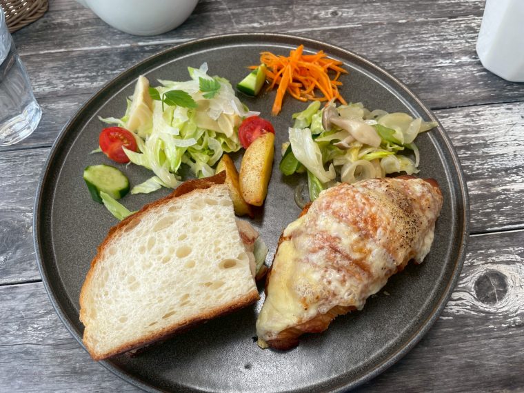 「キュルティヴァトゥール」のテラスでのんびりランチ！